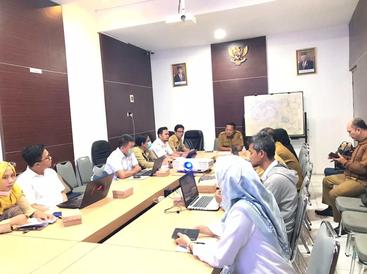 rapat-koordinasi-dan-pendampingan-terkait-pengisian-kegiatan-rendah-karbon-pada-aplikasi-aksara-oleh-bappeda-provinsi-jawa-timur