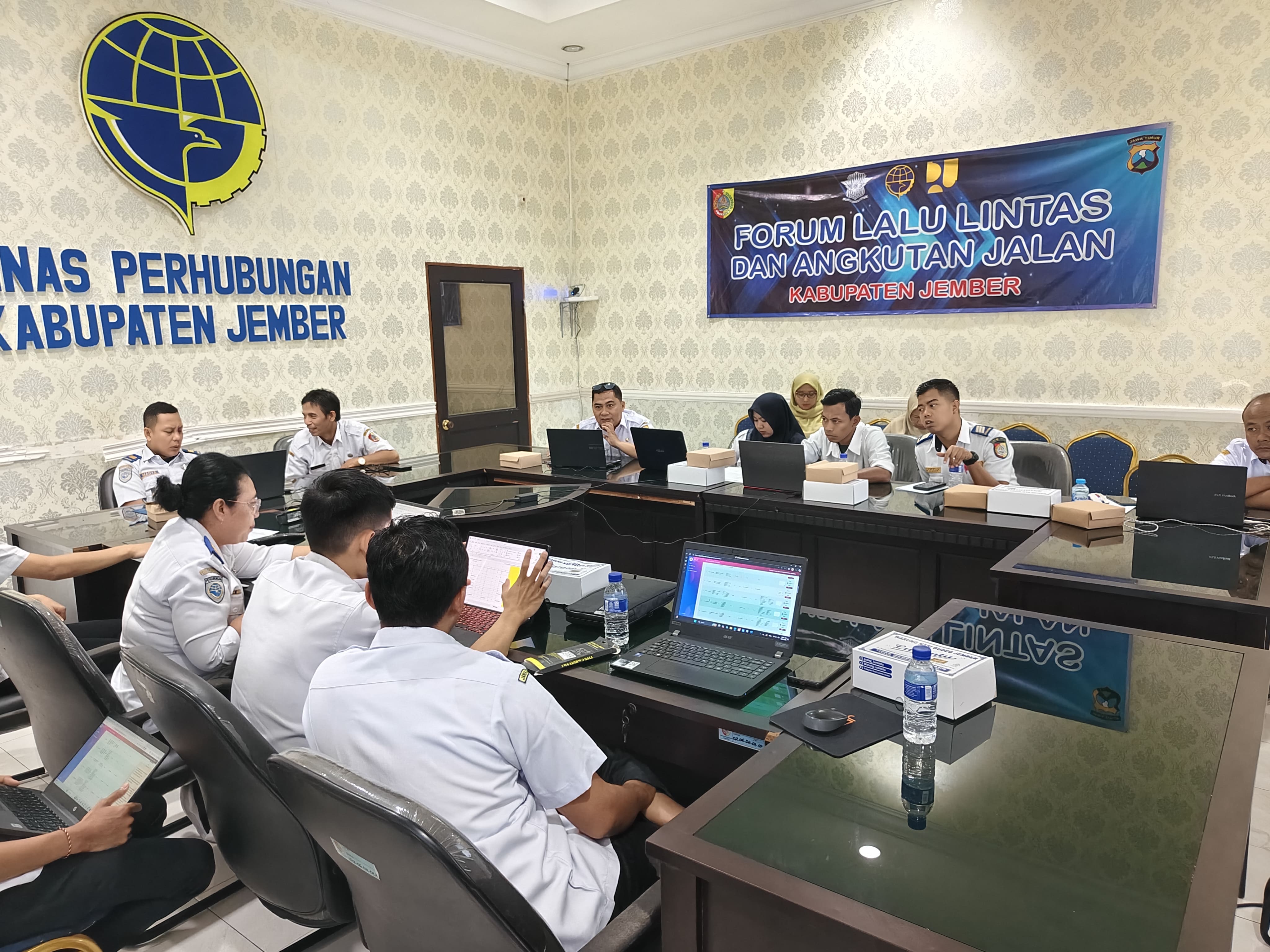bappeda-kabupaten-jember-lakukan-monev-triwulan-ii-tahun-2025-di-dinas-perhubungan
